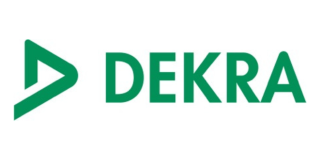 Logo der DEKRA in grün. Das Logo links, rechts der Schriftzug