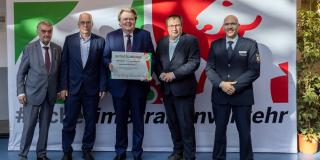 Übergabe der Urkunde an die Landesverkehrswacht NRW