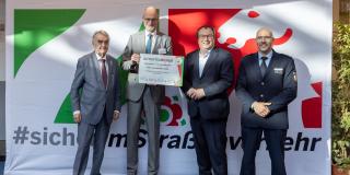 Übergabe der Urkunden an den Städte- und Gemeindebund