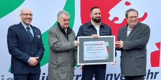 Übergabe an die Johanniter-Unfall-Hilfe