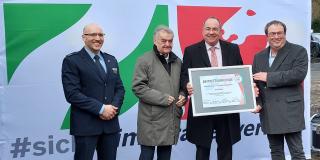 Urkundenübergabe an den Kreis Düren